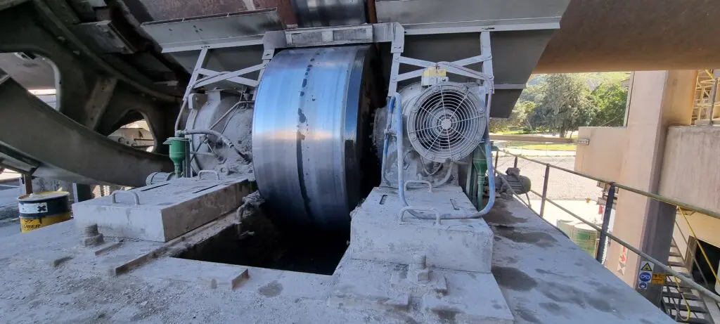 Ball mill and girth-gear diagnostics
